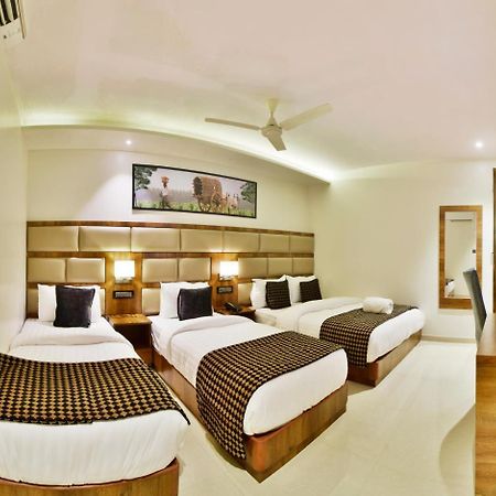 Aura One Hotel Kochi Exterior photo