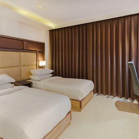 Aura One Hotel Kochi Exterior photo