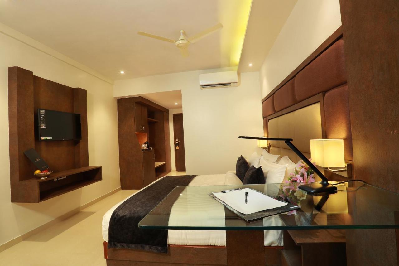 Aura One Hotel Kochi Exterior photo