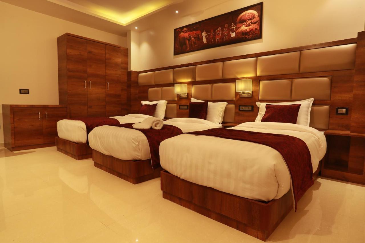 Aura One Hotel Kochi Exterior photo