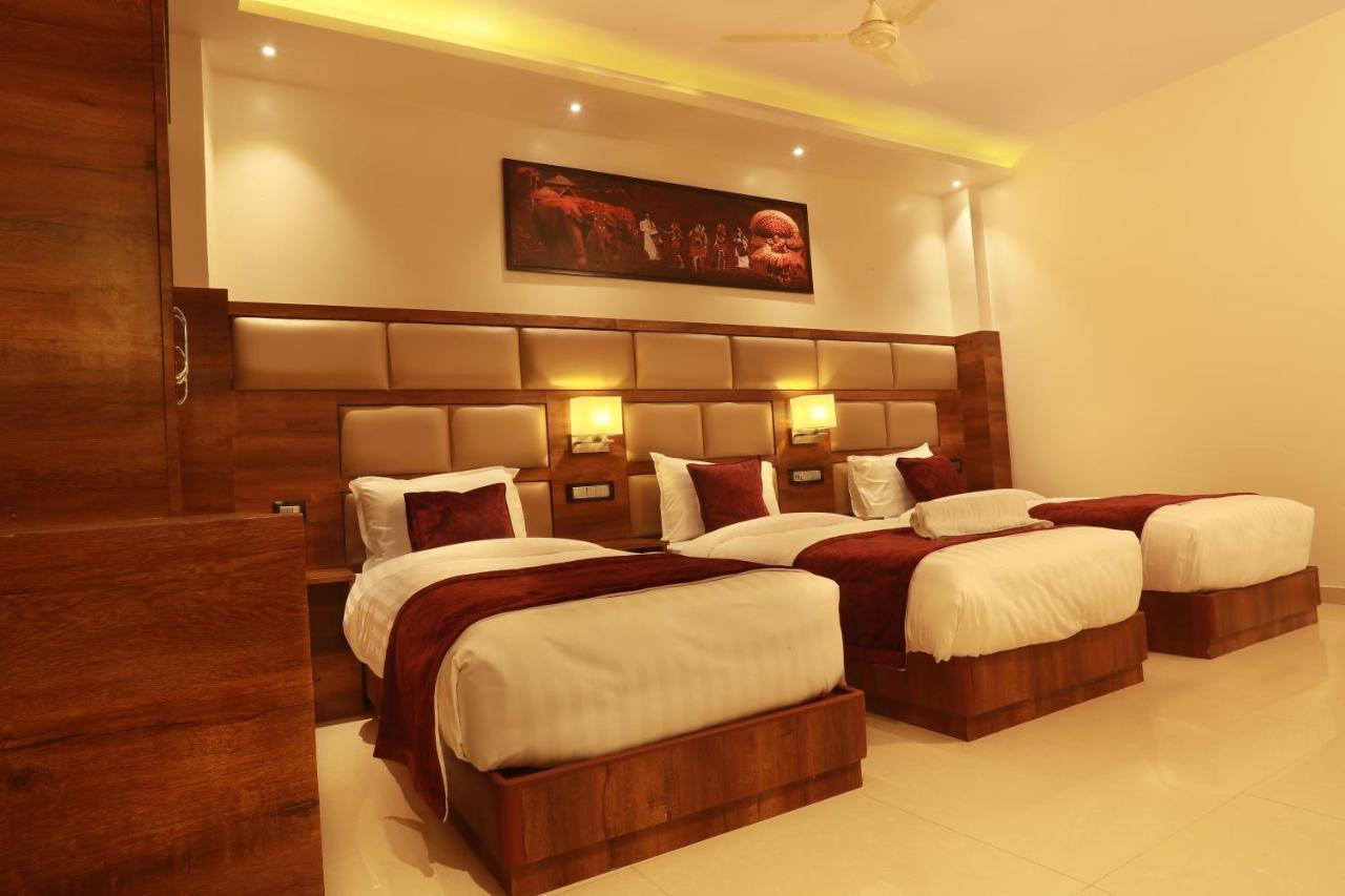 Aura One Hotel Kochi Exterior photo