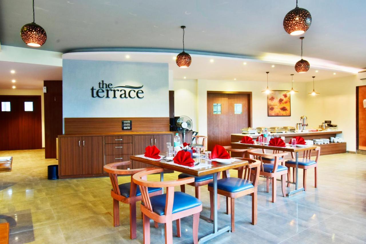 Aura One Hotel Kochi Exterior photo