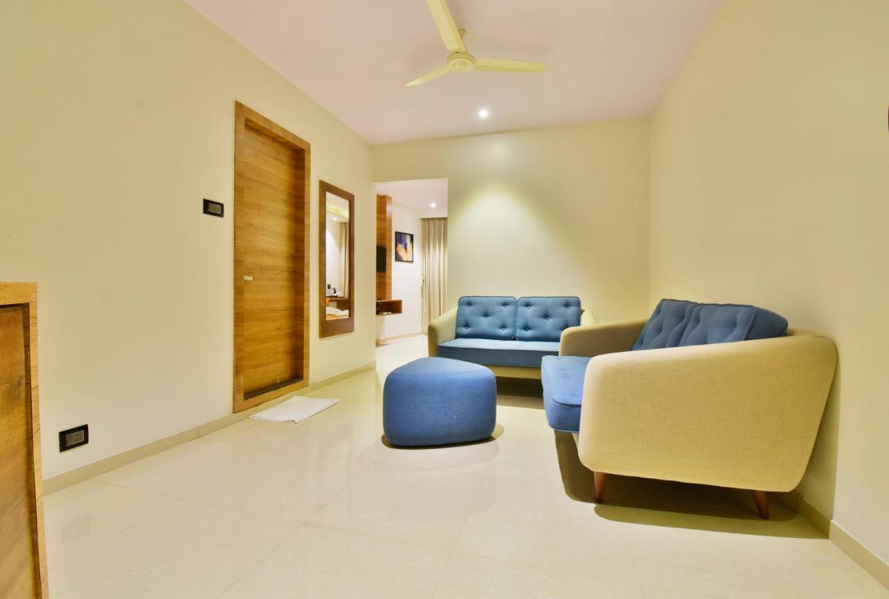 Aura One Hotel Kochi Exterior photo