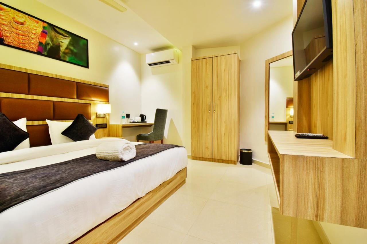 Aura One Hotel Kochi Exterior photo