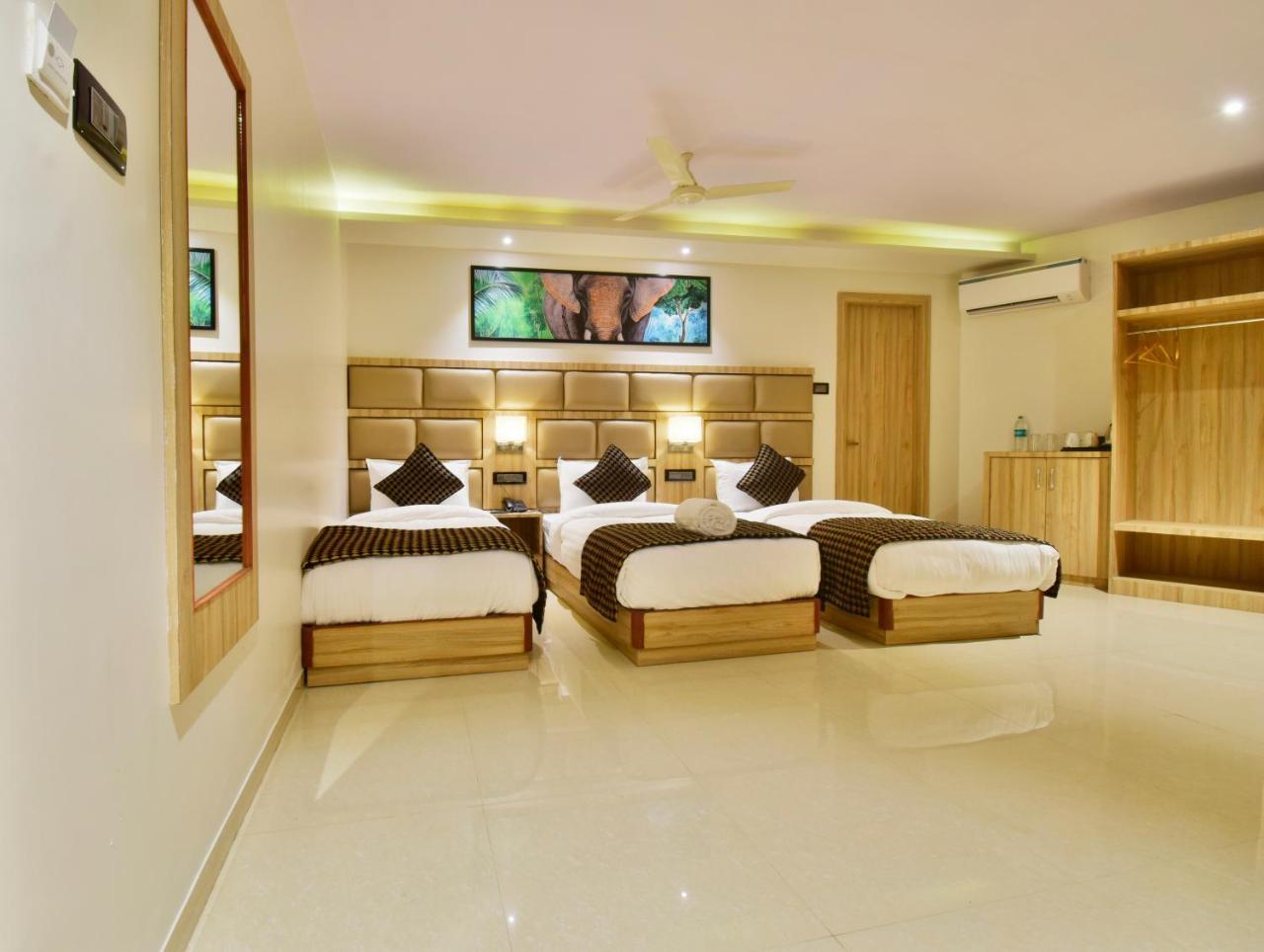 Aura One Hotel Kochi Exterior photo