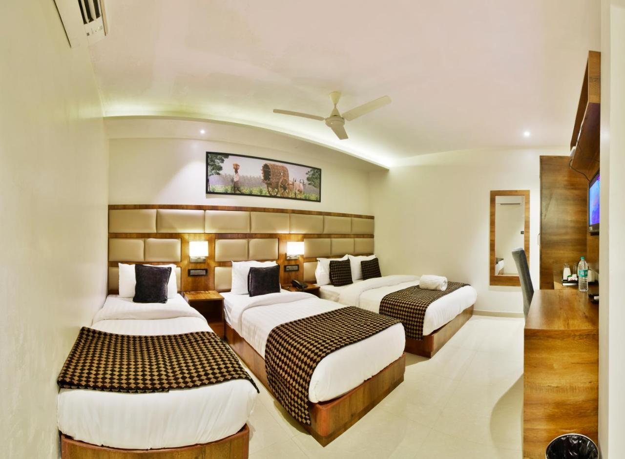 Aura One Hotel Kochi Exterior photo