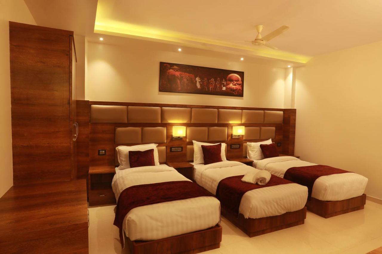 Aura One Hotel Kochi Exterior photo