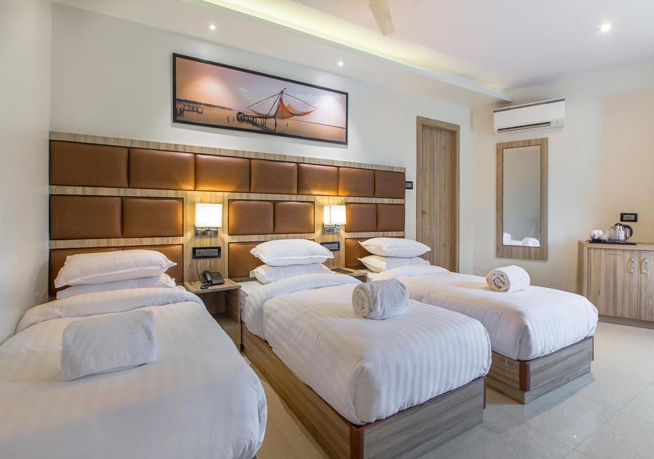 Aura One Hotel Kochi Exterior photo