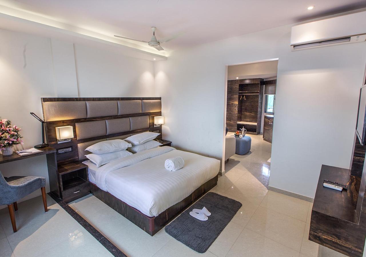 Aura One Hotel Kochi Exterior photo
