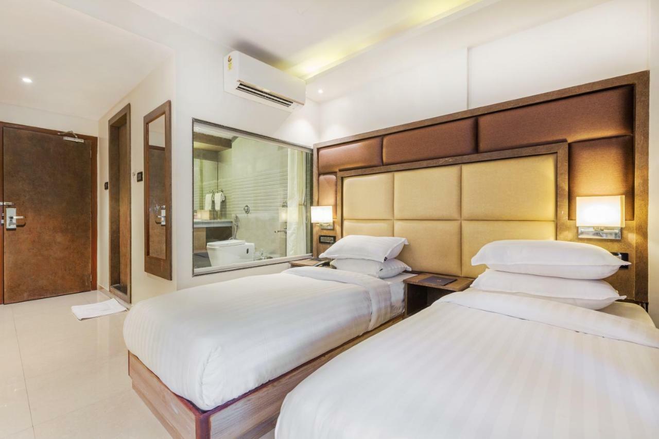 Aura One Hotel Kochi Exterior photo