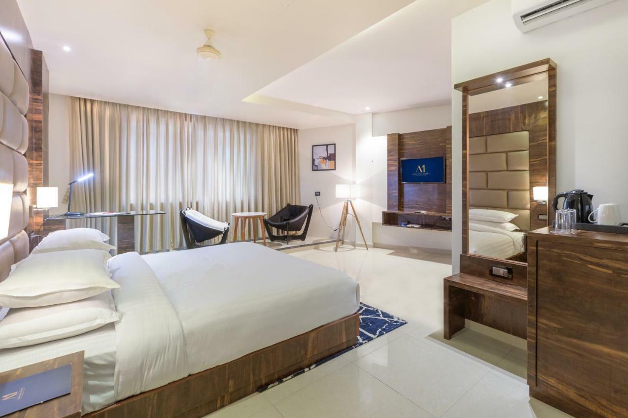 Aura One Hotel Kochi Exterior photo
