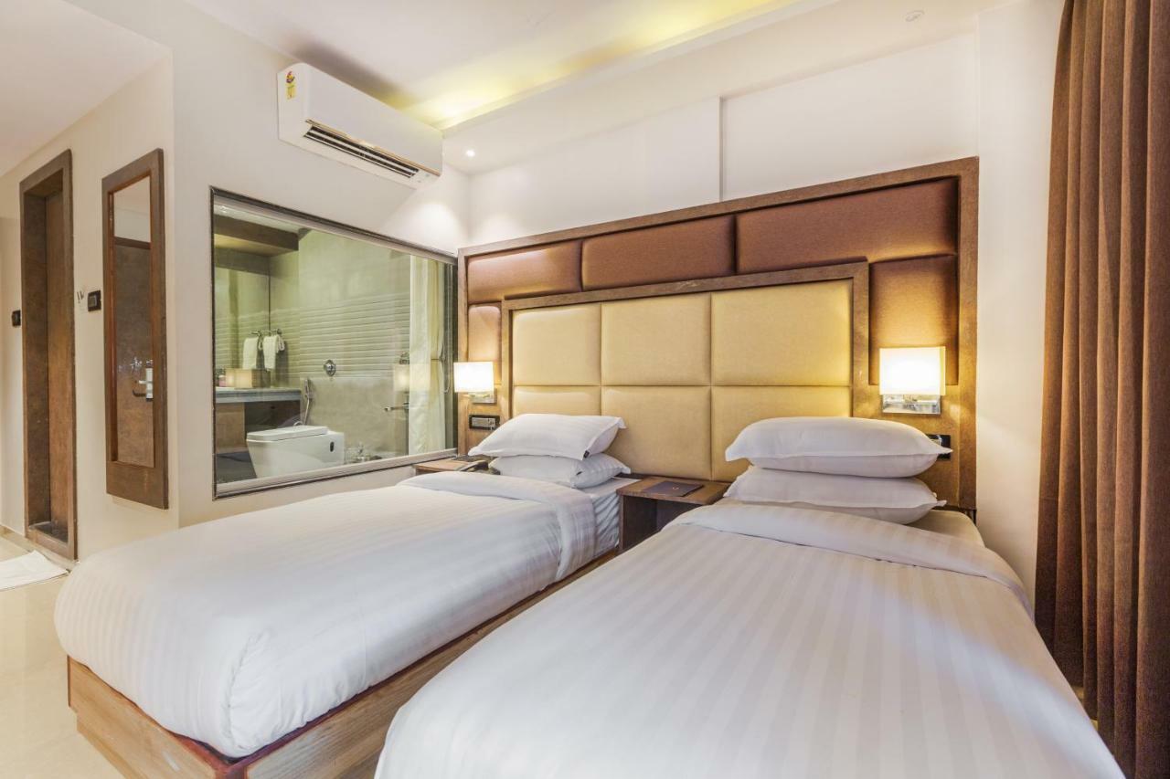 Aura One Hotel Kochi Exterior photo