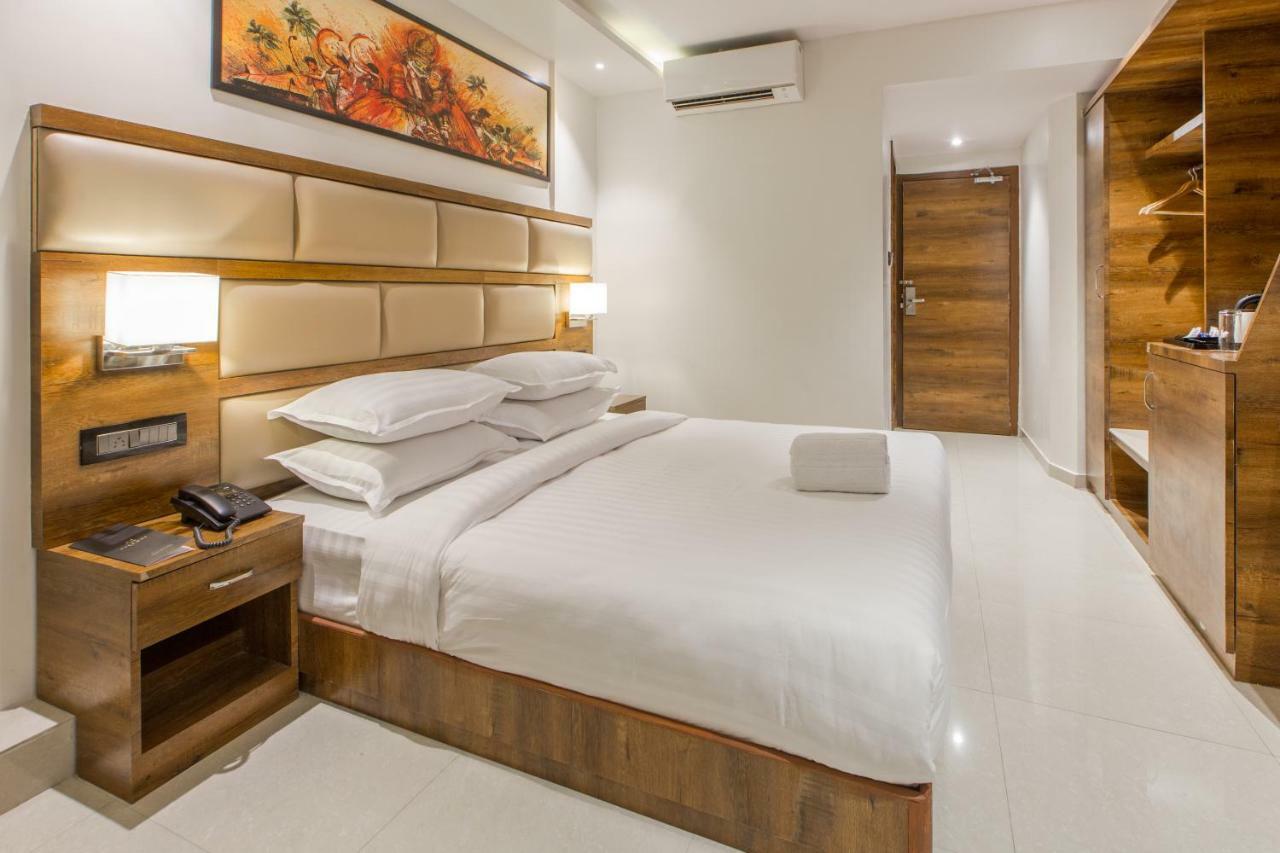 Aura One Hotel Kochi Exterior photo